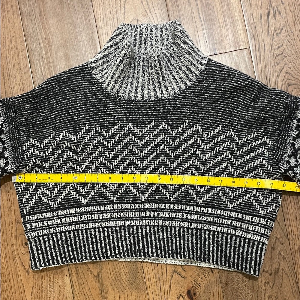 Club Monaco Fringe Turtleneck Sweater, L - Picture 9 of 10